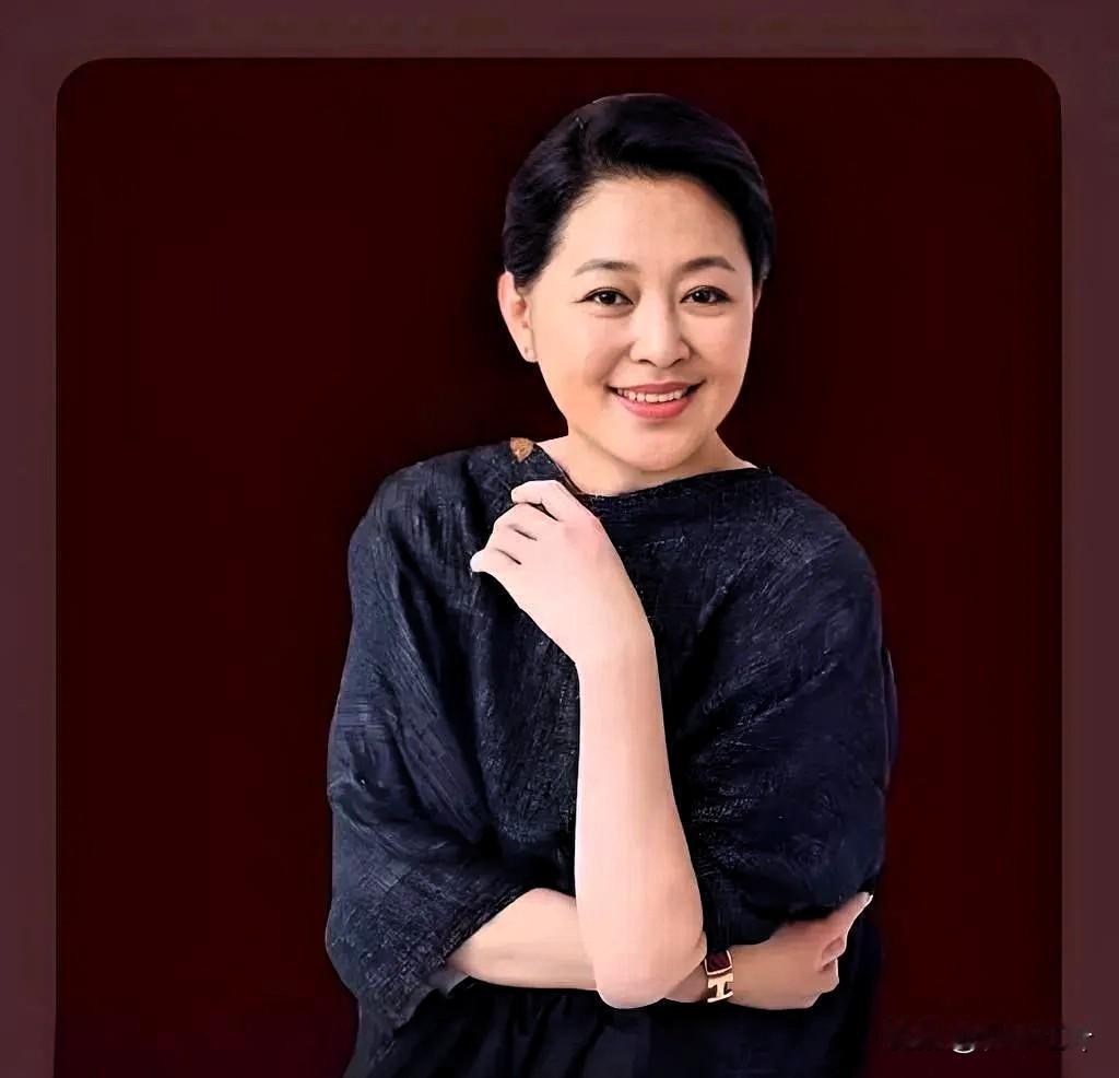 倪萍说母亲今年94岁了，每天还走7000步。她说妈妈的长寿秘诀就是吃的太丰富了，