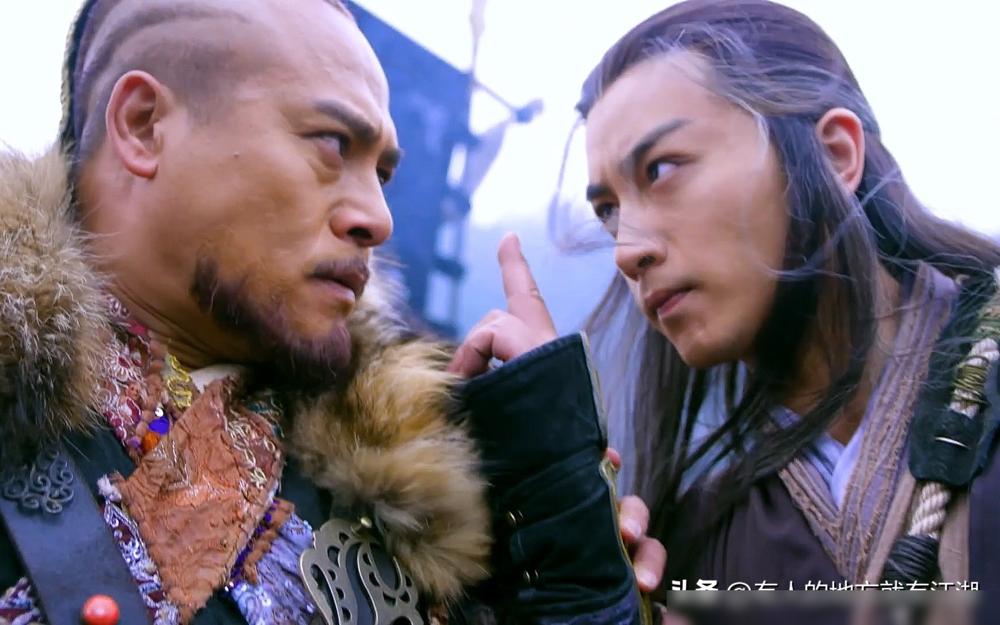 金轮法王输给杨过，那是金庸给主角开的“后门”。你真以为杨过那五招是武功？那是