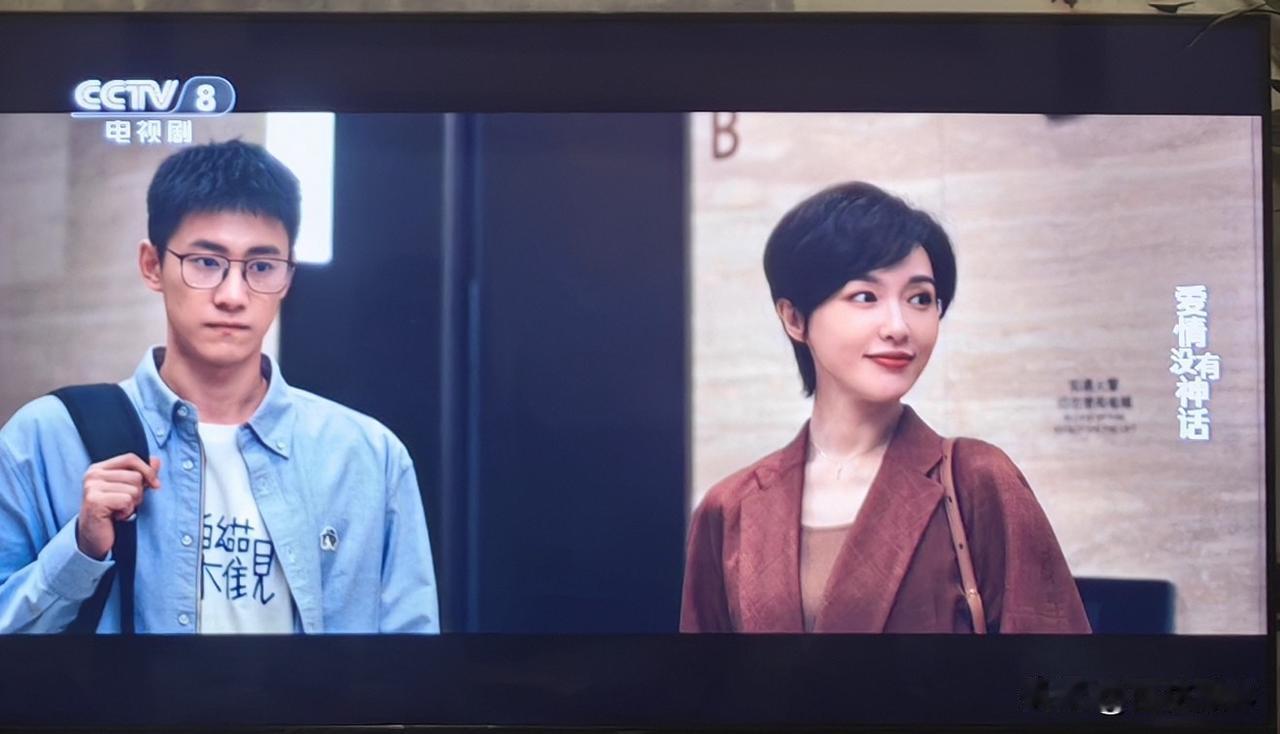 孤烟（王海）与二旧大打出手，原因是他看到二旧抱了抱三妹。这三位是同一个网吧里