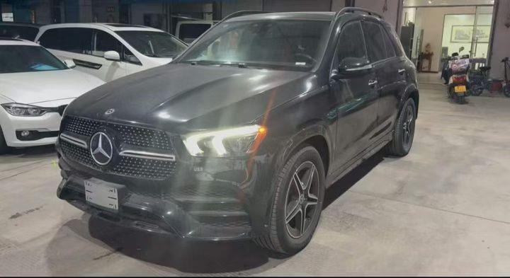 库存新车，奔驰GLE35022年出厂，26年刚上牌，公里数200，2.0T，7