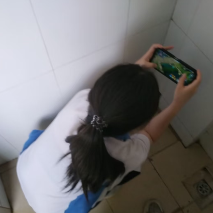 又要开学了，打完最后一把。