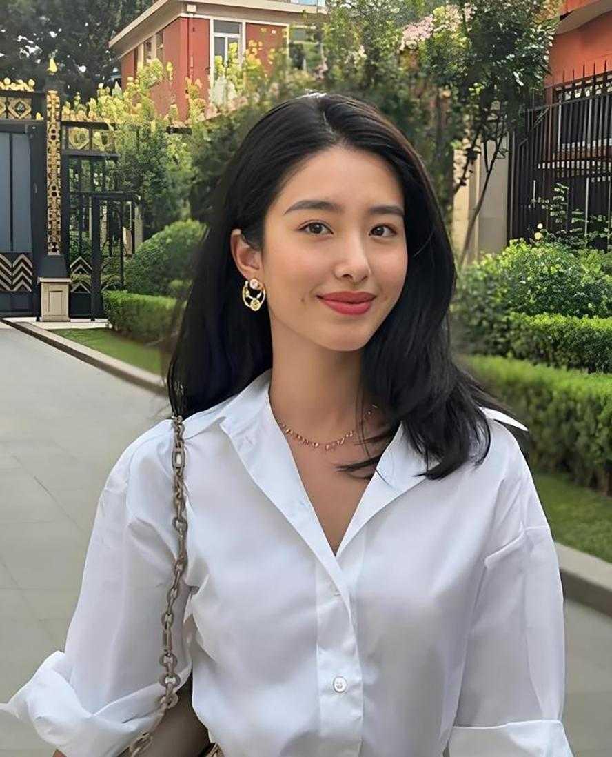 杨采钰北极度假晒丈夫，网友直呼嫁对人 杨采钰远赴北极度假，镜头里大方放出富豪老