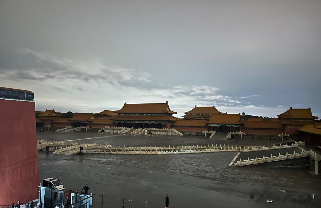 谁能想到，盼了好久的故宫百年大展，最后变成一场“排队马拉松”——前后熬了6.5小