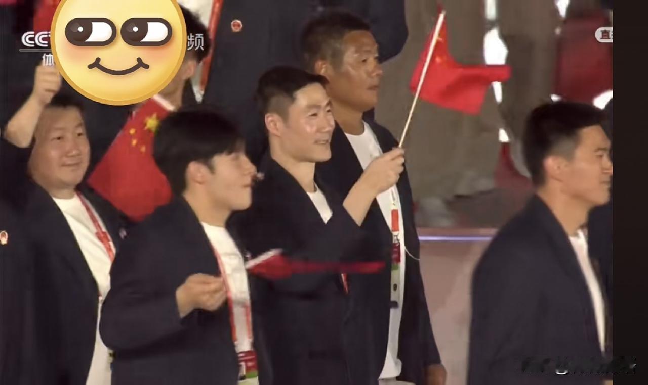 国乒队员们今天没有参加亚运会开幕式，只有王励勤和何潇两个人出席了开幕式，上午国乒