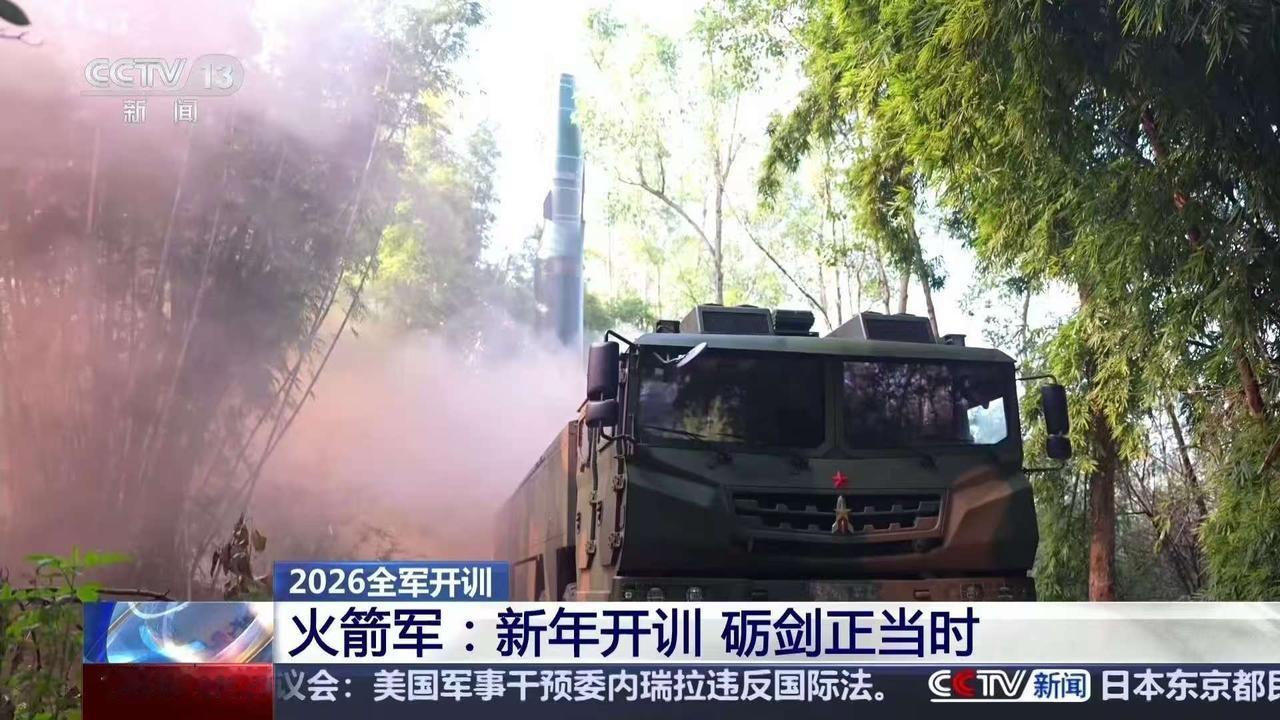 不够先进可以展示，解放军一次性亮相十几枚东风17，美军要彻底绝望了：更先进的高超