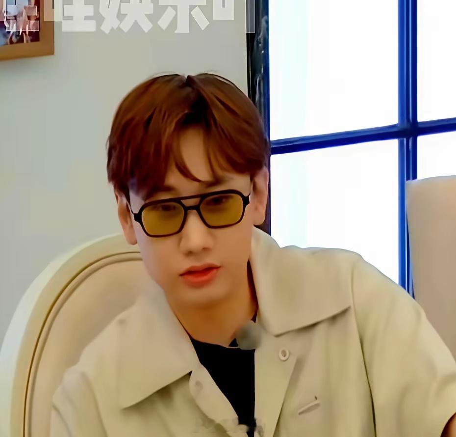 我比你妈大4岁，你叫我宋丹丹？宋丹丹这话一出，全场空气瞬间凝固。汪苏泷脸上的笑直