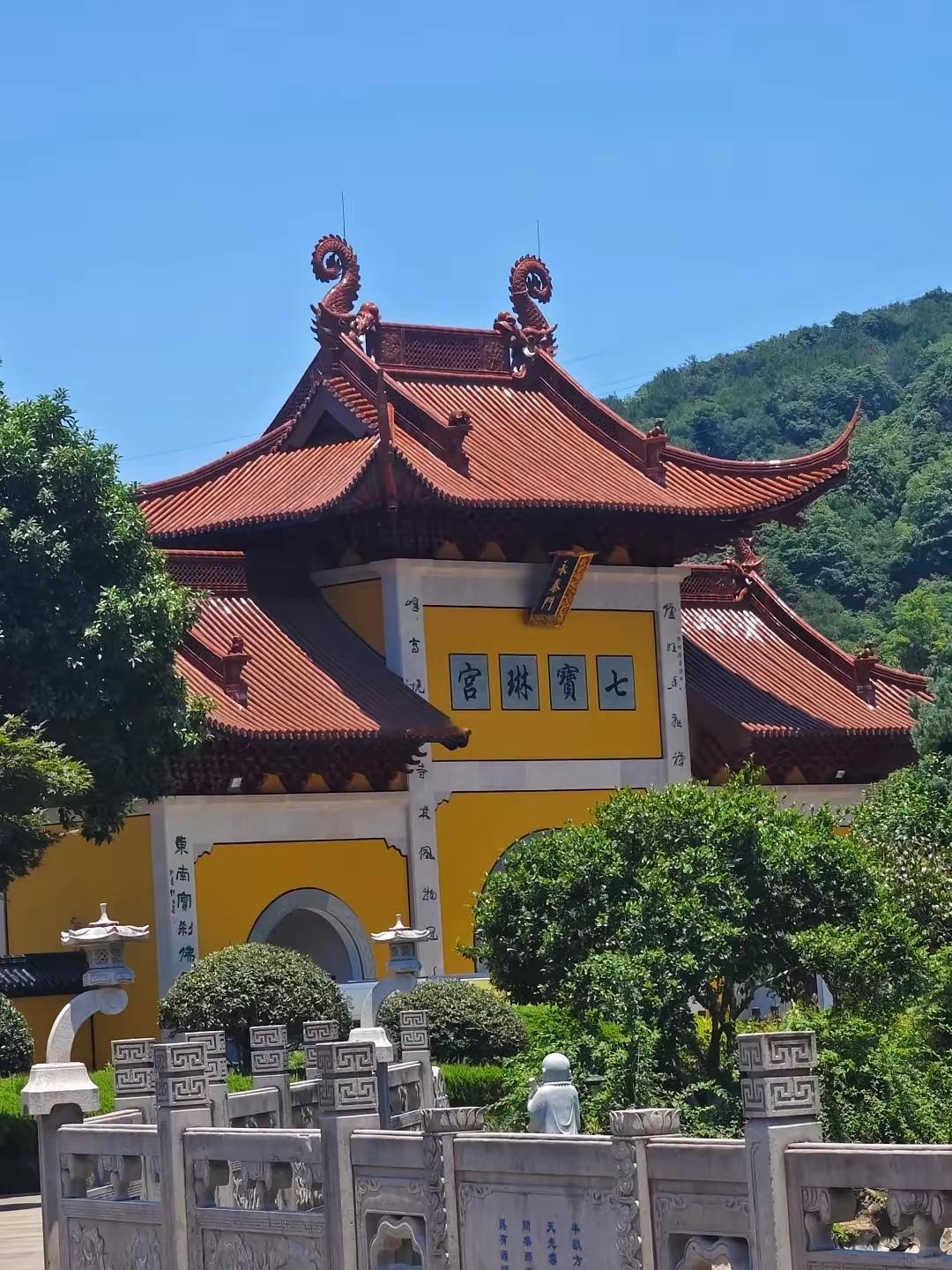 婚外情真正偷走的，不是你的人，是你的运我做命理咨询二十五年，看过上万张盘。有一个发现，很多人不爱听：
