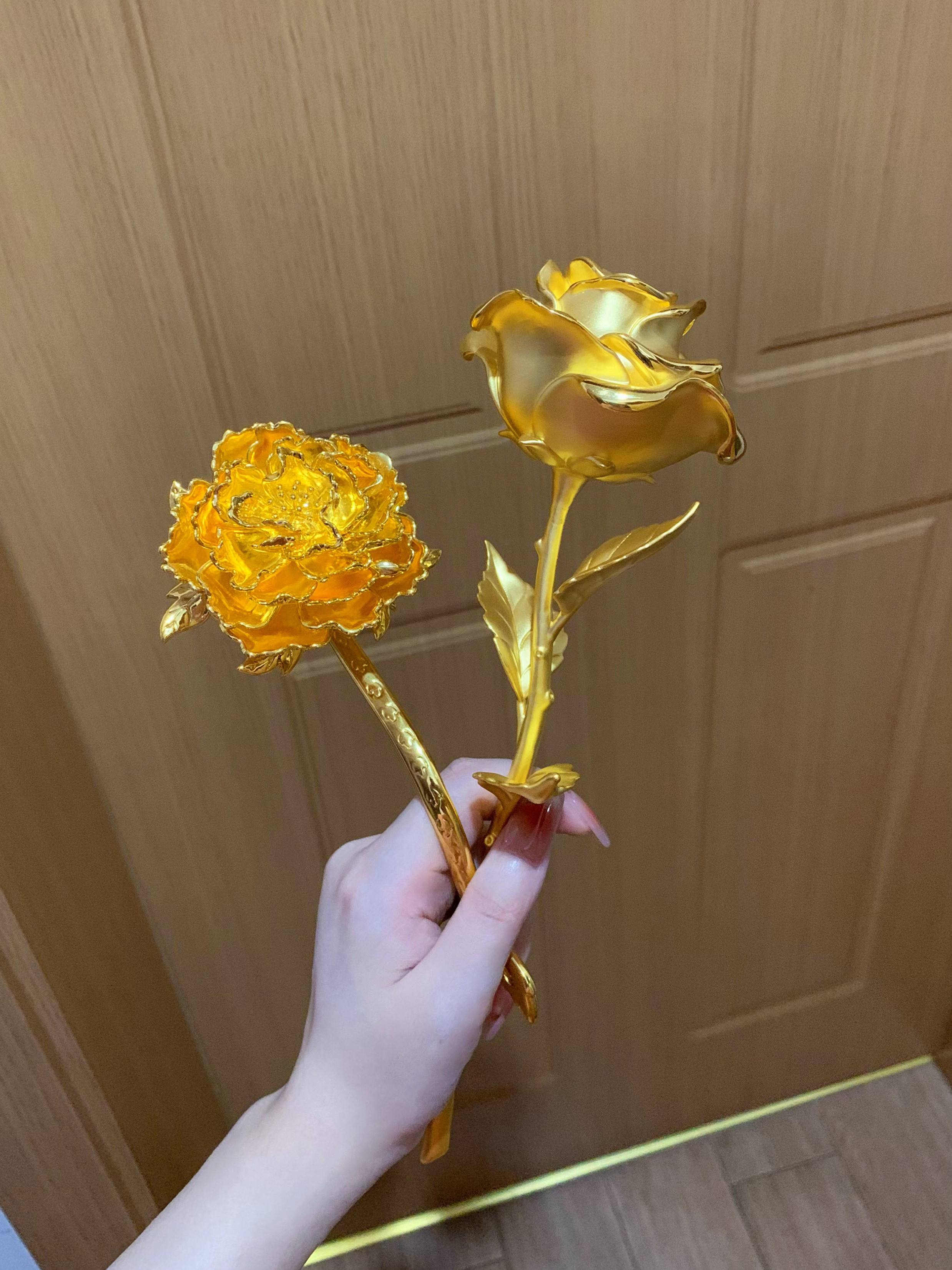笑死！以前觉得戴金饰像暴发户，现在真香现场！现在谁说要送我花，我说两朵就够了[爱