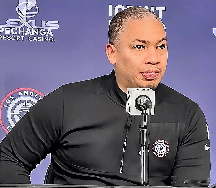 快船主帅泰伦卢又活过来了！今日快船131-90大胜国王。赛后，卢指导接受采访