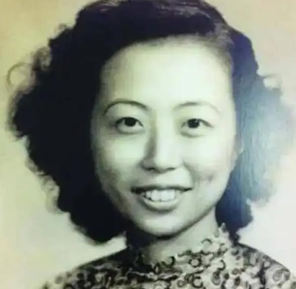 1946年初，因会议机密被泄露，蒋介石大怒，让秘书长吴铁城彻查此事，沈安娜知道后