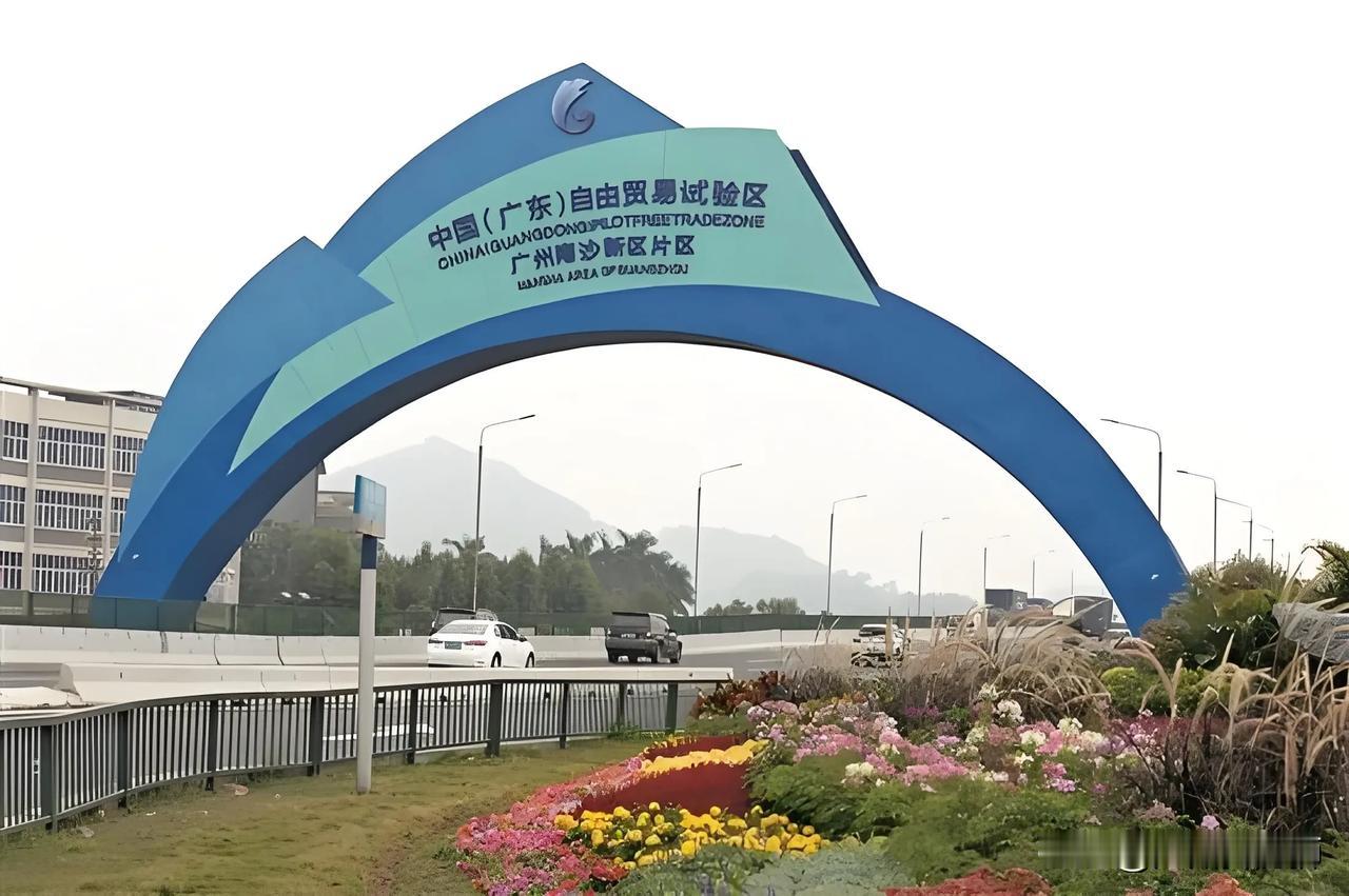💣开篇暴击："在南沙买房就像开盲盒，有人开出隐藏款，有人等到地老天荒！"——