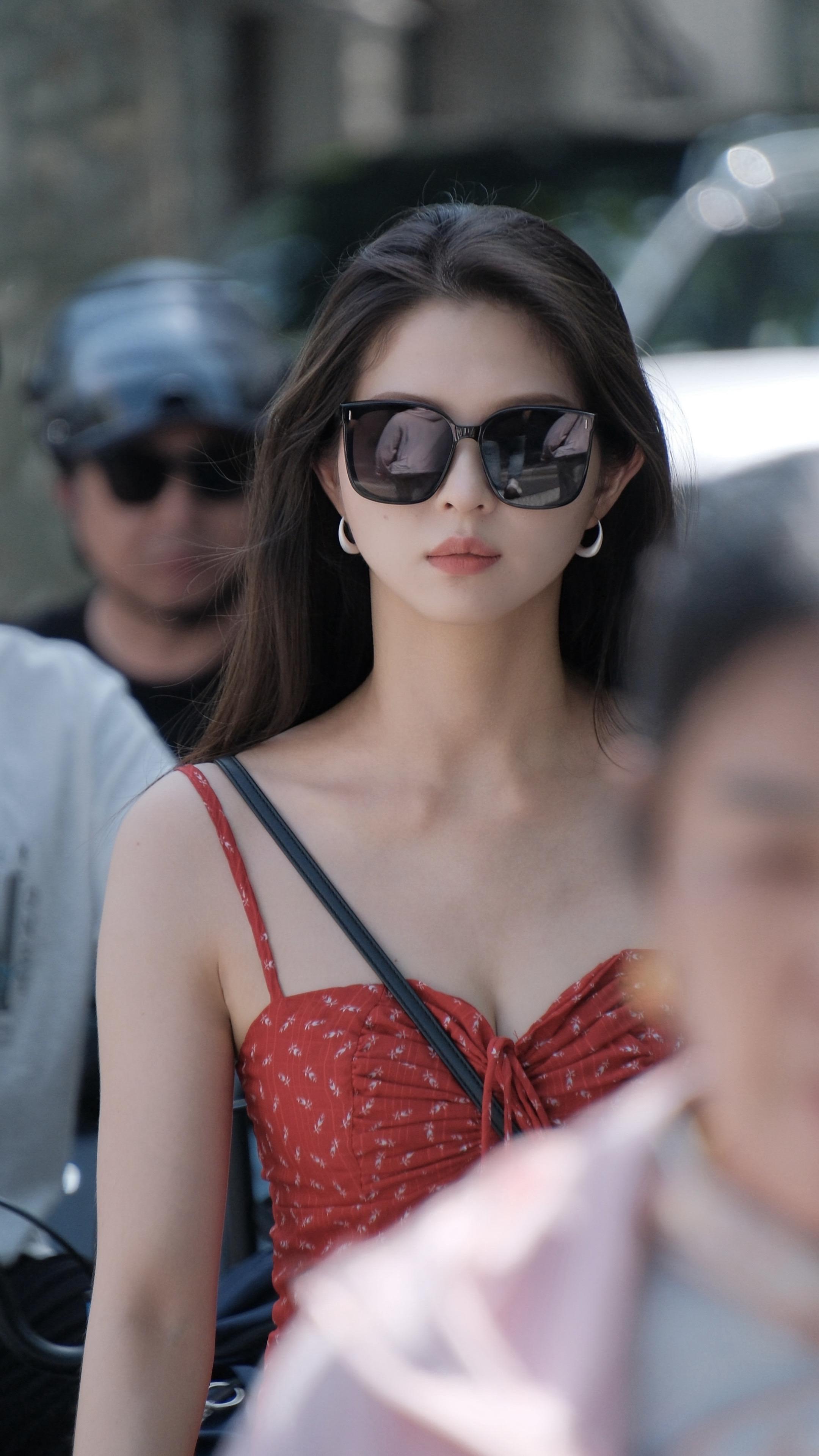 上海街拍。一整个美的像韩素希