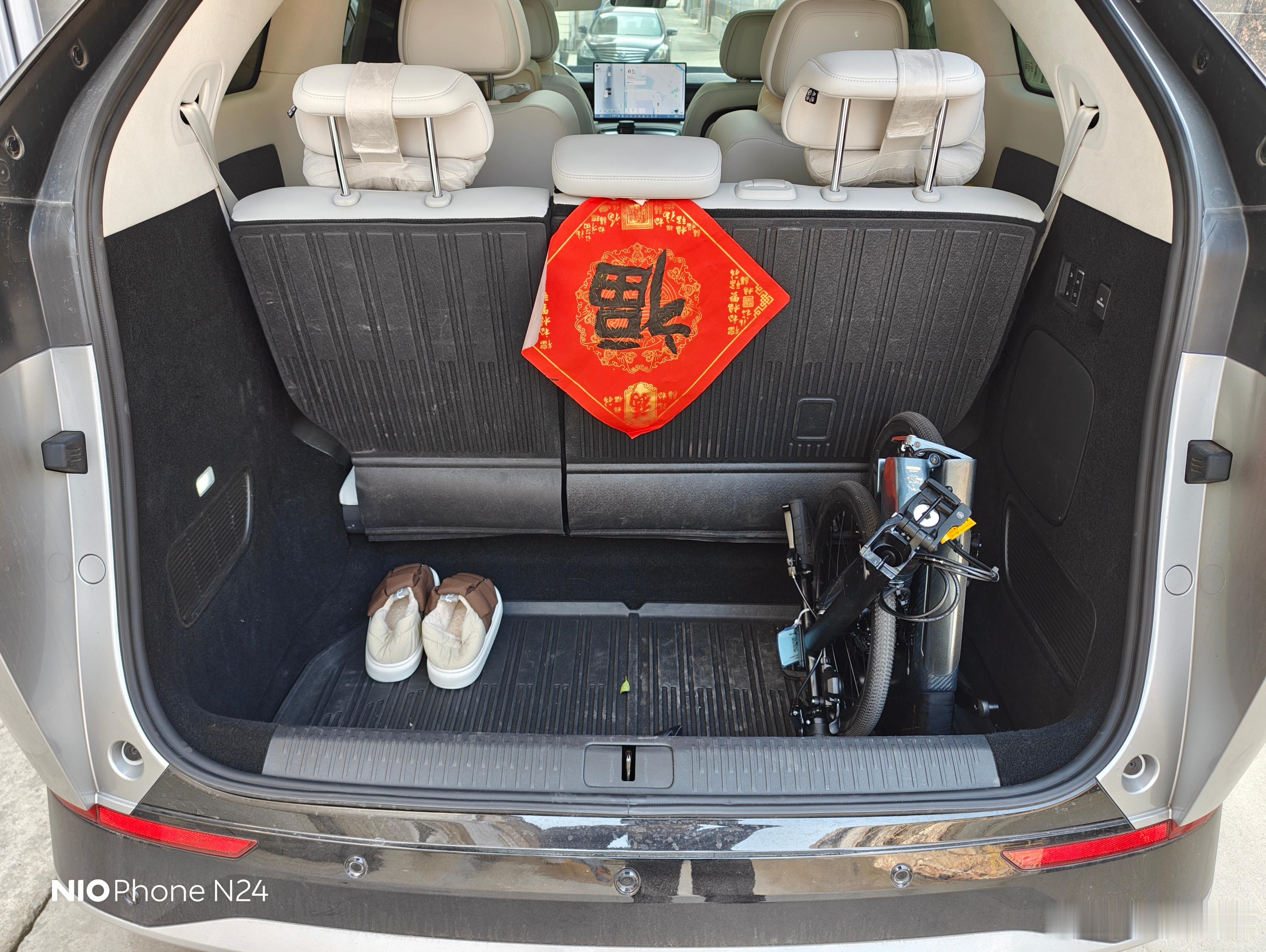 我最近时常在想，小鹏不会真把X9这种巨大的沉坑后备箱移植到自家旗舰SUVGX上