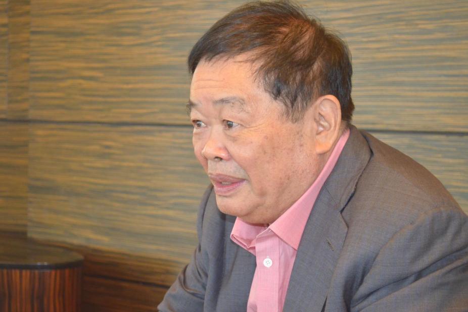 曹德旺是个明白人！曹德旺这次做对了辞去职务，交给儿子曹晖他选了一个合
