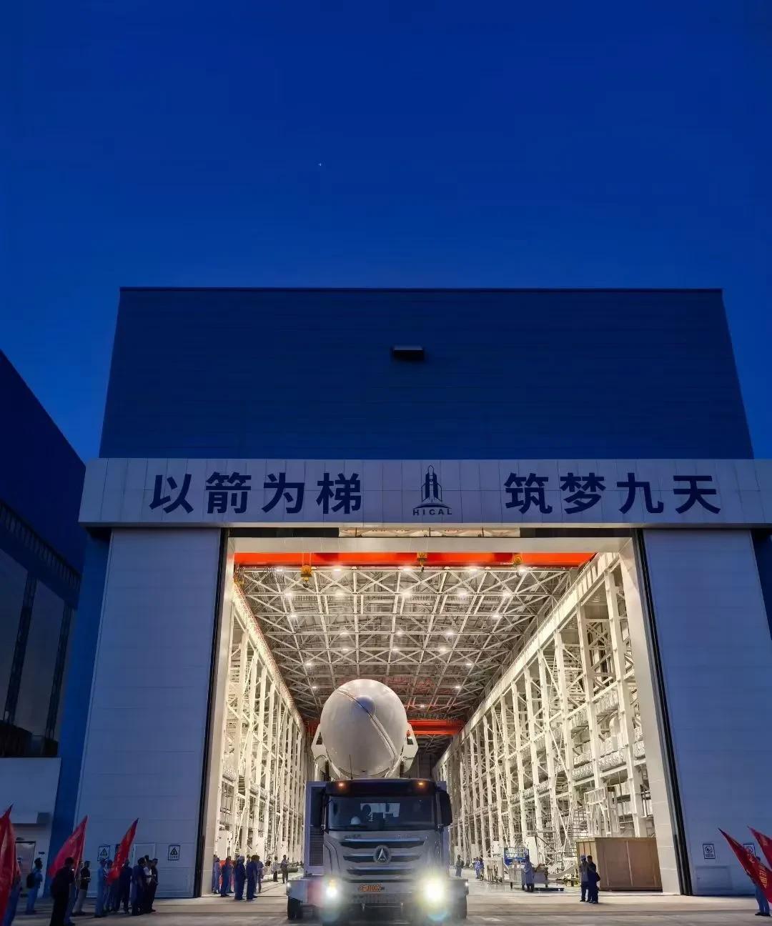 现在很多单位和地区都在追求领导干部年轻化，不少年轻干部刻意地被放在更高更重要的岗
