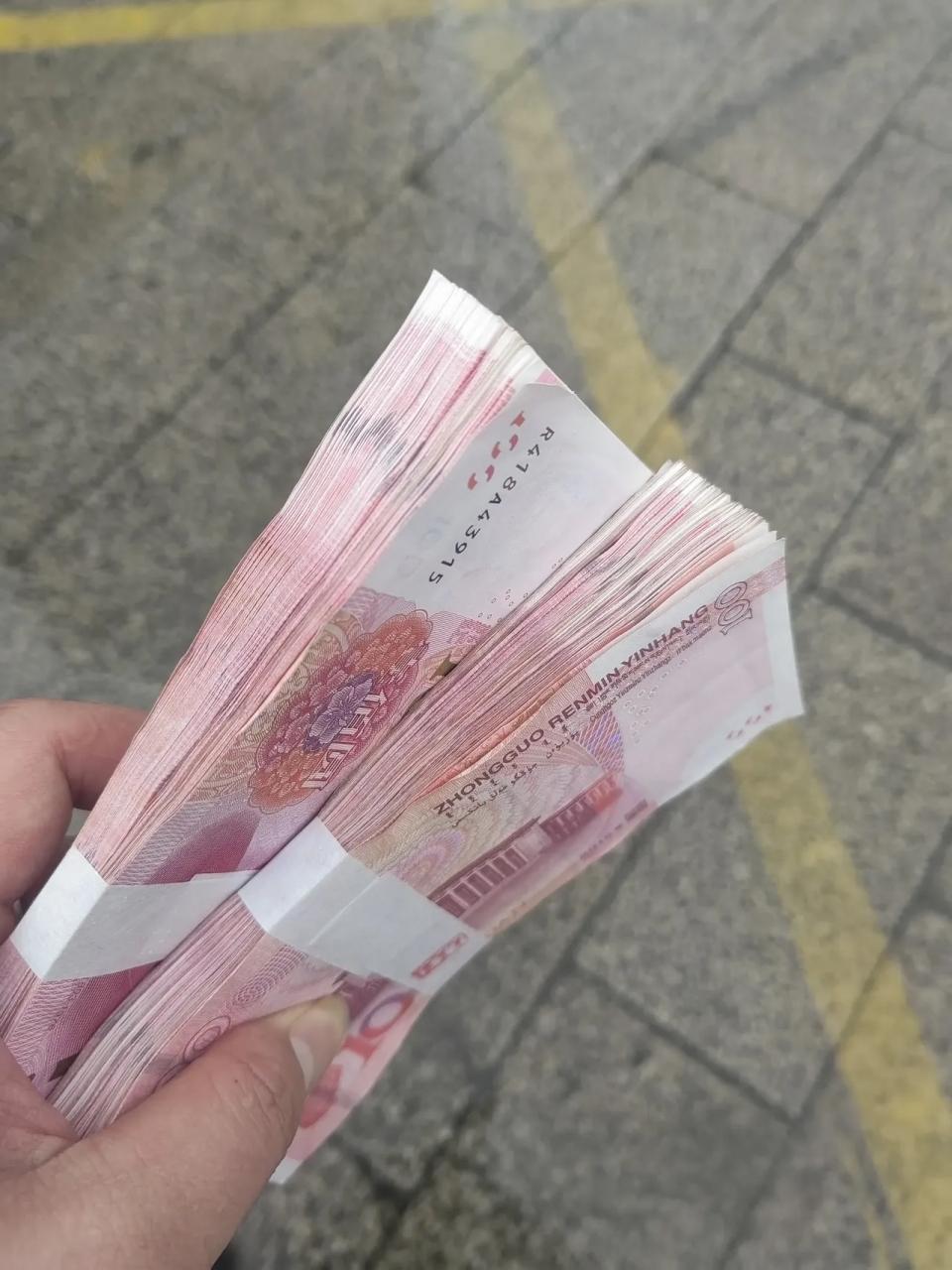 发现一件非常上瘾的事那就是存钱一开始工作想着存个2万小目标以后又想着存5万