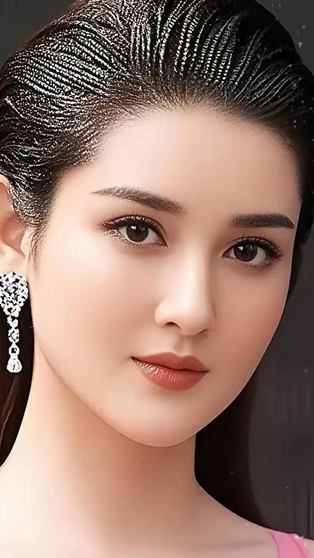 千秋无绝色，悦目是佳人