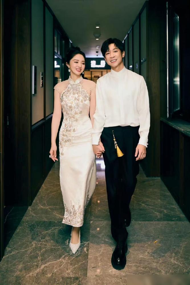 摸着腰上生生多出来的13斤五花肉，张维伊叹口长气说出来混迟早要还。结果下一秒这大