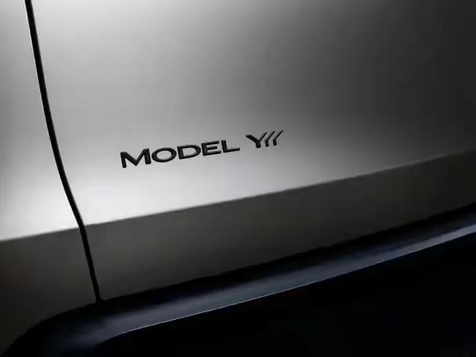 特斯拉ModelYL有大动作！8月18日晚官方微博宣布它即将登场，预计9月上
