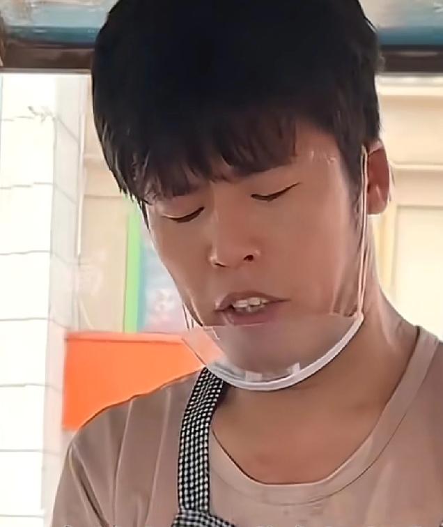 没想到网红也被骗对酷似周杰伦的国内网红，朋友圈的一位朋友单独联系他，要不要看周