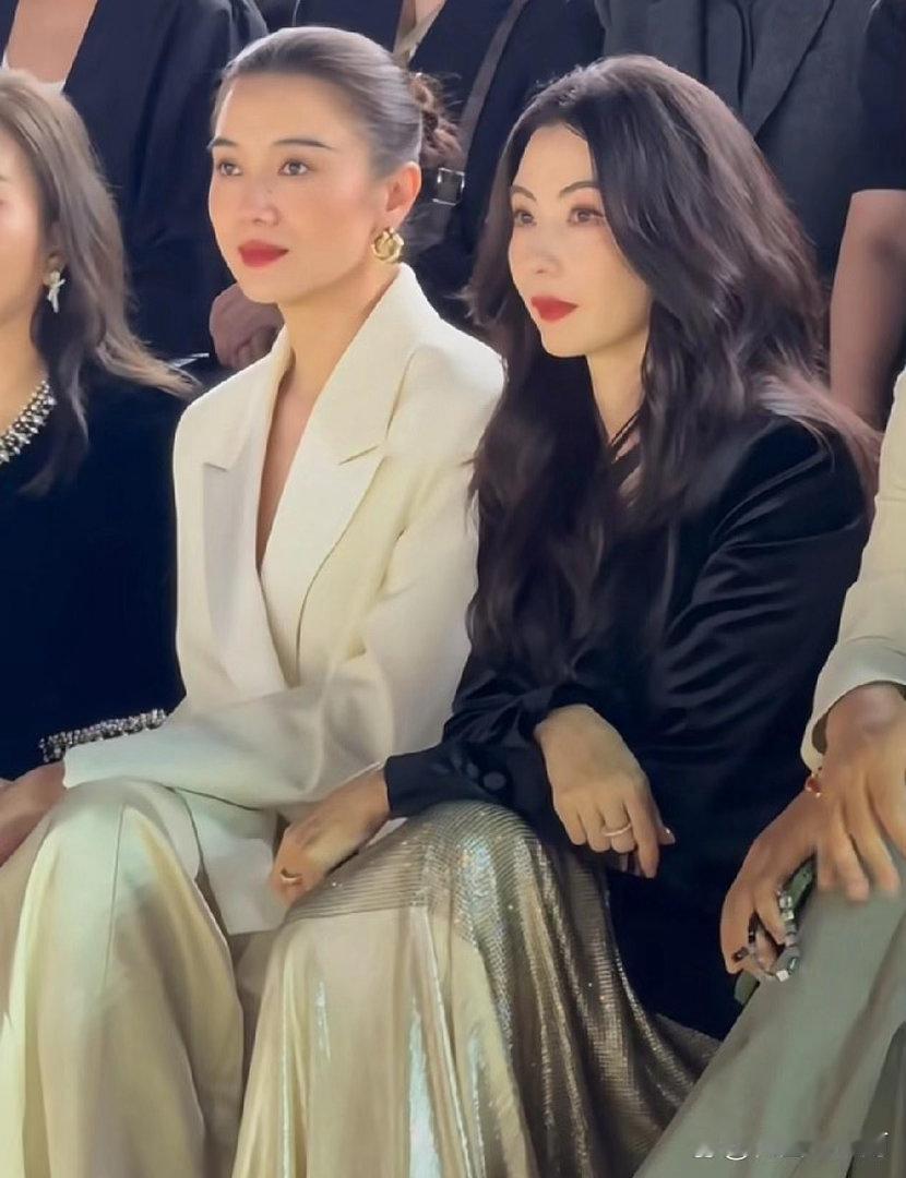 宋佳与张柏芝同框画面太养眼！同岁却风格迥异，宋佳大气舒展、气场全开，张柏芝灵动精