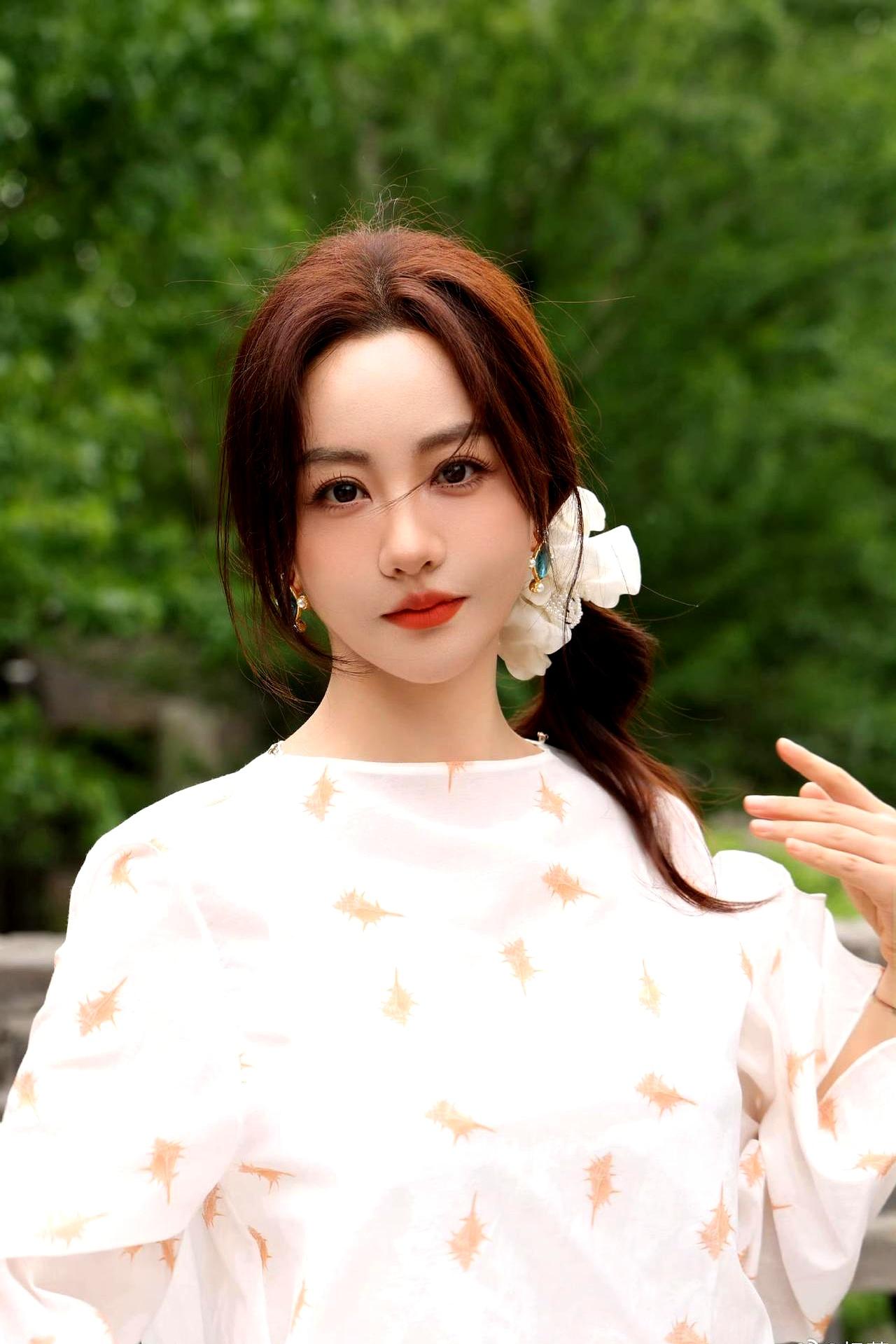 杨蓉这些年不怎么拍戏，真不是没人找她，反而是找她的人不少。说白了，她就是太清楚