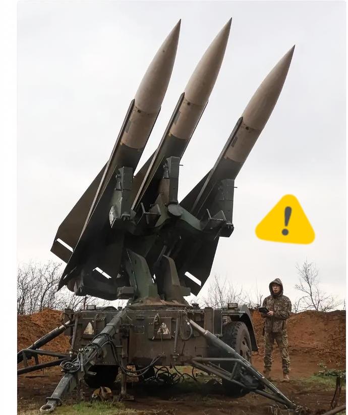 中东局势骤紧！美军大规模增兵中东，三航母压境伊朗！中东媒体消息，美军正