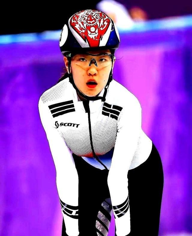 刚滑过终点，裁判就把她们的滑雪板收走，当场宣布成绩作废。韩国队这次冬奥会，脸丢大