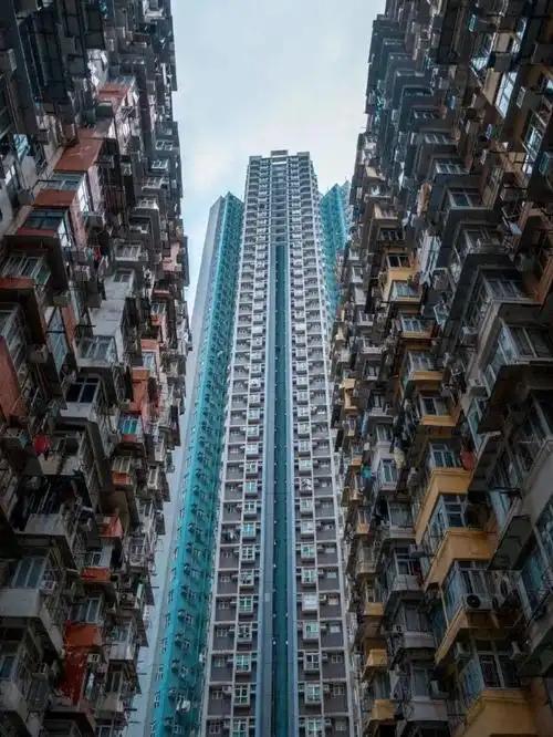 仅仅5年时间，香港就被新加坡远远甩开。2019年时，两地GDP差距还只有68亿美
