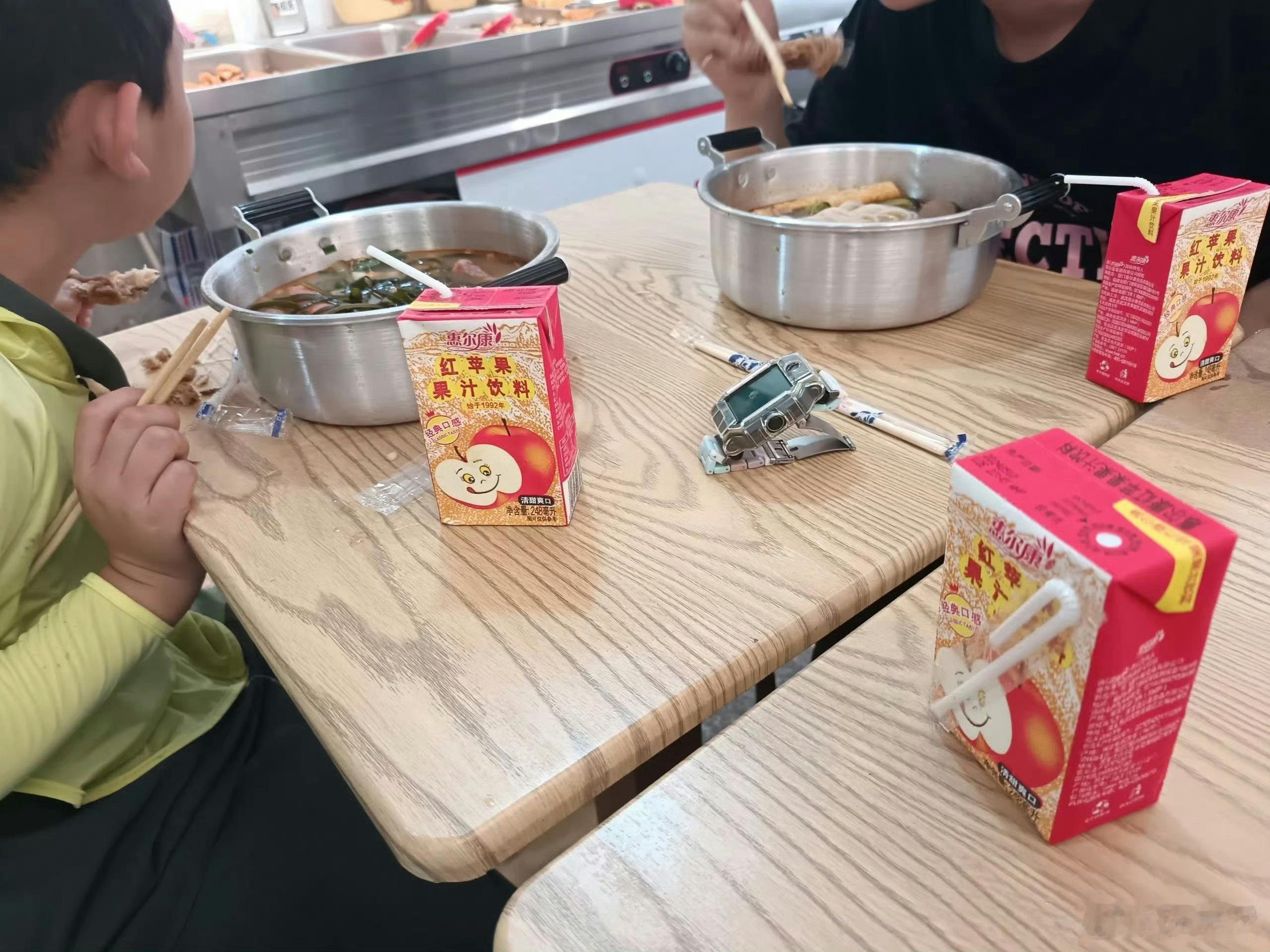 因为孩子点了一份77元的螺蛳粉一直在唠叨​​​
