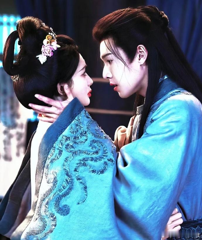 香蕉船翻船了这不，李昀锐提白鹿、提范丞丞，偏偏把孟子义归到两个女生里，能不说就不