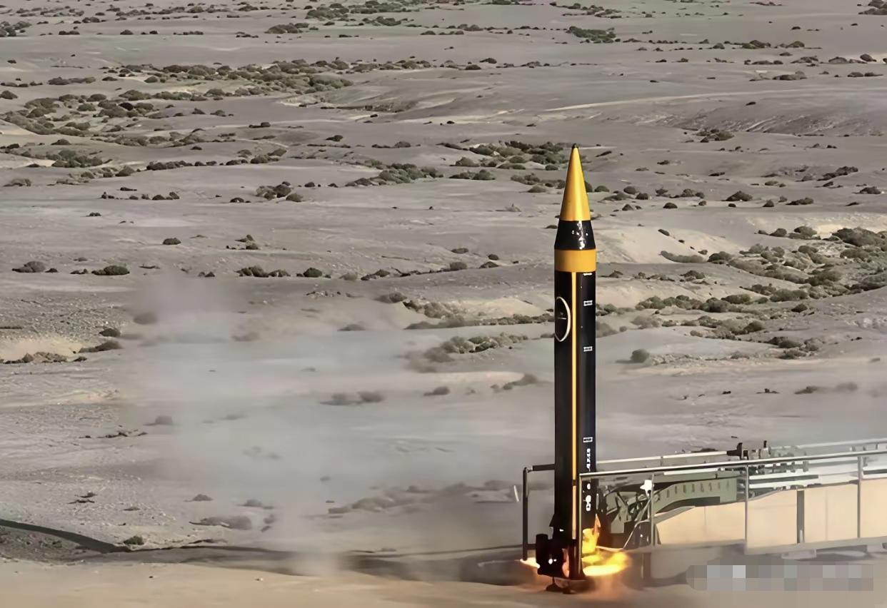 伊朗这波操作，直接把中东的棋盘掀了个底朝天。谁都没想到，一向以“精准威慑”