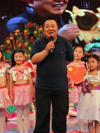 1992年，年仅36岁的主持人董浩，因误食海鲜送来医院时，肝脏已经全部坏死，医生