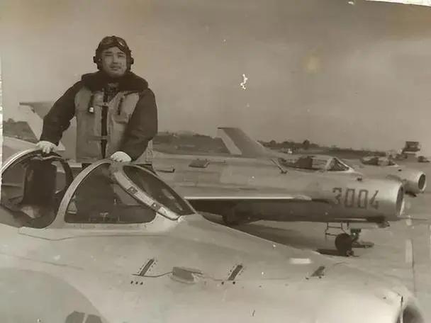 1965年飞行员高翔竟不顾毛主席的禁令，直接击落越界挑衅的敌机，谁料这竟让空军领