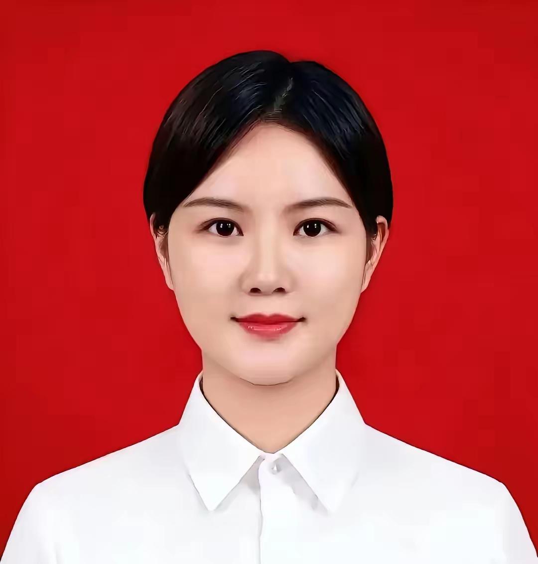 李春燕，女，汉族，中共党员，1990年出生，2007年入伍，2015年退役，现任