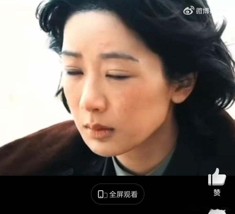 还没见哪个英雄正面人物贴着双眼皮出场的呢，画着精致的美黑妆，除非是抗日神剧……