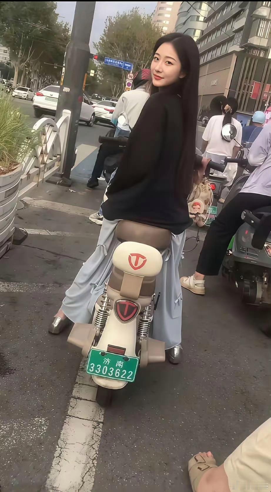 这种气质的美女，猜猜她是哪里人？[思考]​​​