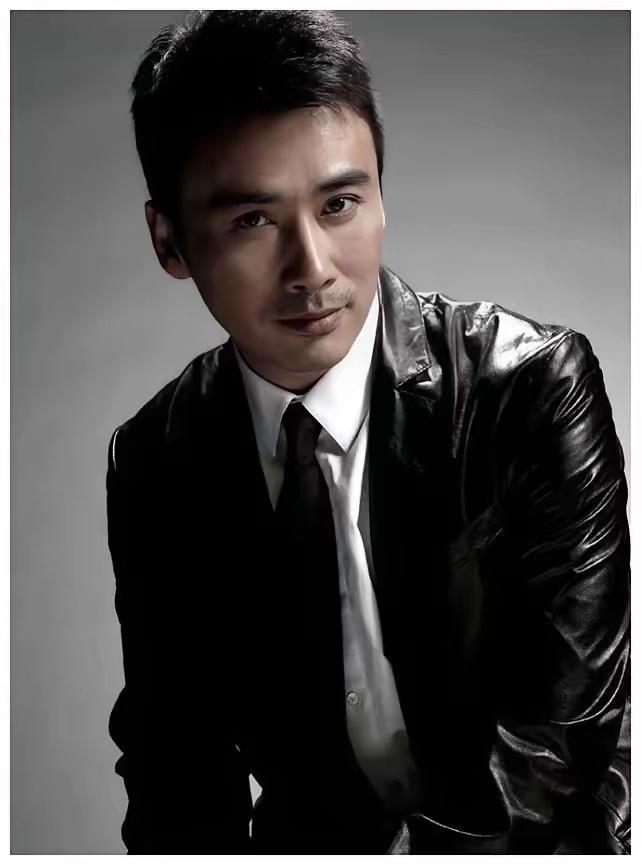 我最琢磨不透的，那就是演员柳云龙了！既有颜值又有演技，拍的电视剧还特别有深度，让