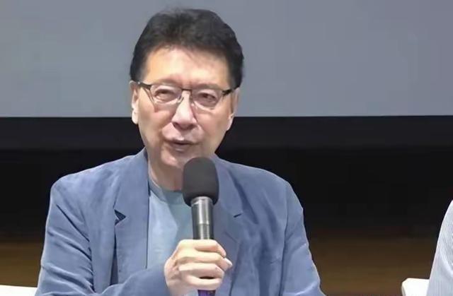 再问赵少康：第一，你的外公罪大恶极，被解放军枪毙，难道不应该吗？第二，你的父亲被