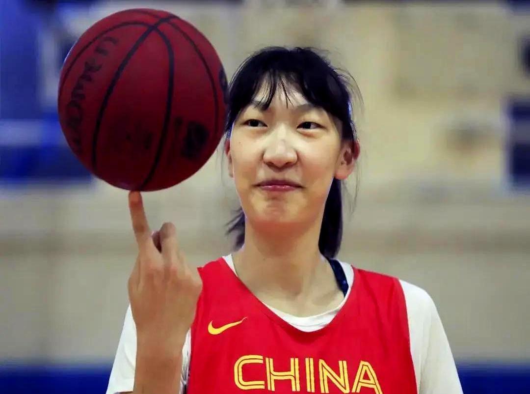 韩旭居然不打中锋了。刚拿了WNBL亚军的她，和三人篮球联赛冠军李月汝都已归