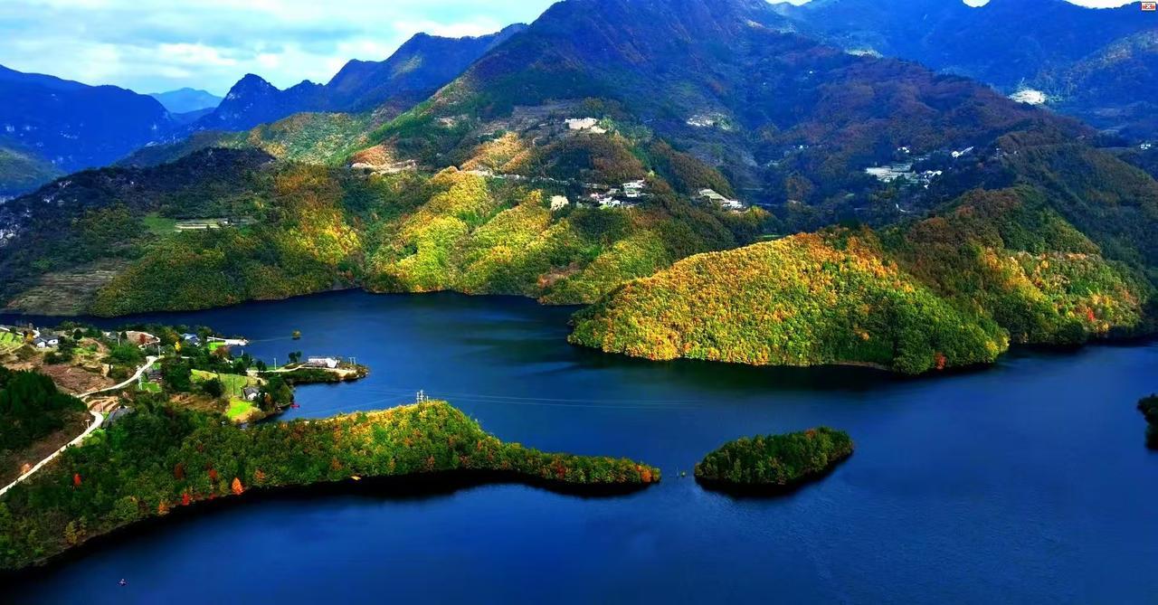 历苦辛，浪迹天涯，为碎银，离舍抛家。　　一杯酒，一盏茶，望断天涯何处家，心醉处