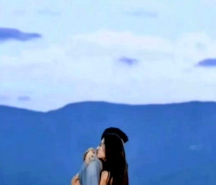 男女之间一旦发生了暧昧关系，有了肌肤之亲，一辈子也忘不了，不管分开多久，不管多久