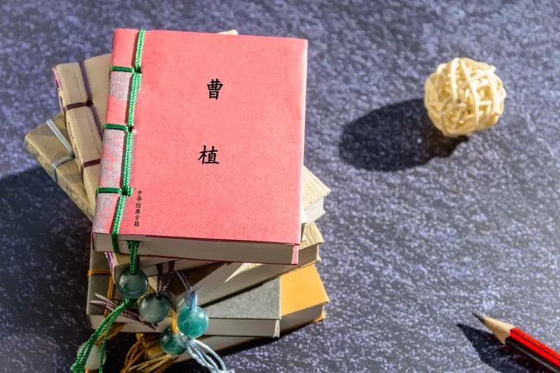 幸亏曹操没有把王位传给曹植，要是传位给他，历史大概率会大变样：1、曹植这人