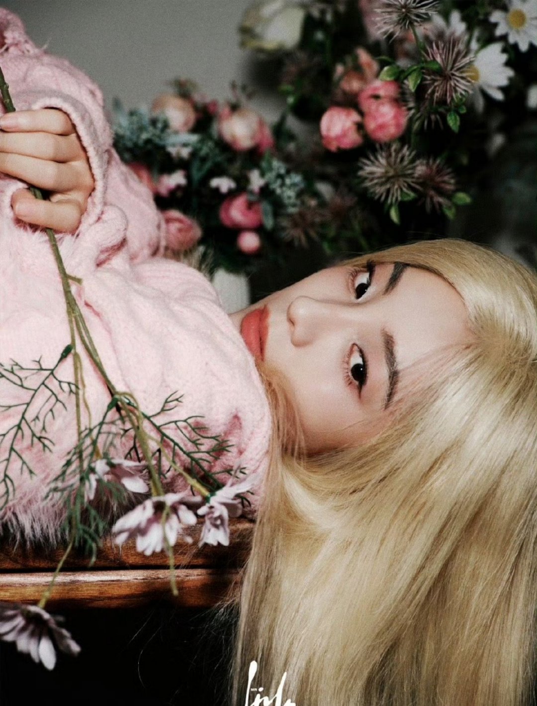 来自万鹏一大早上的美颜暴击，这个眼妆太美啦