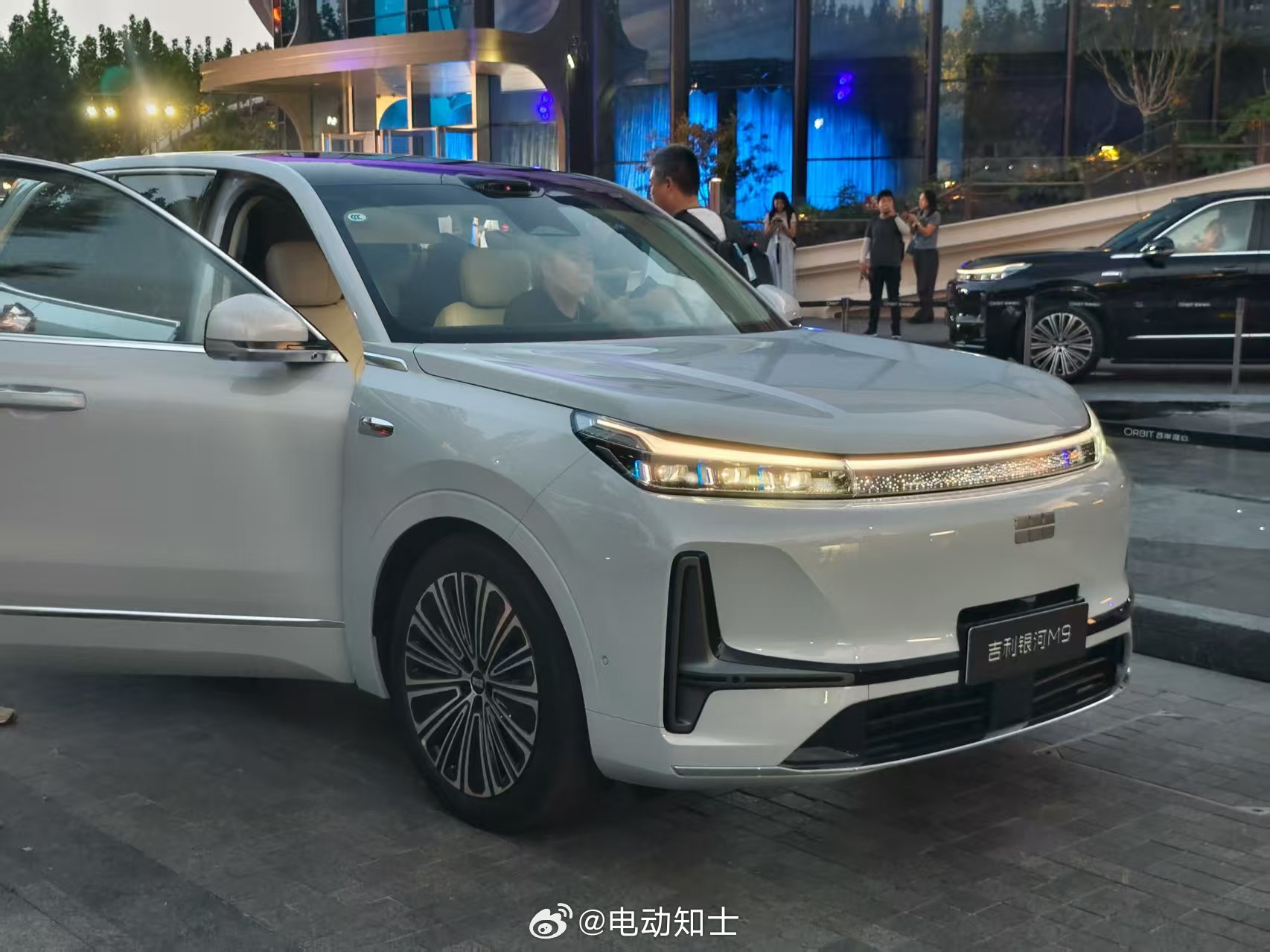 吉利银河M9预售发布会，又一辆大六座设计的SUV，外观挺好看，在车内二...