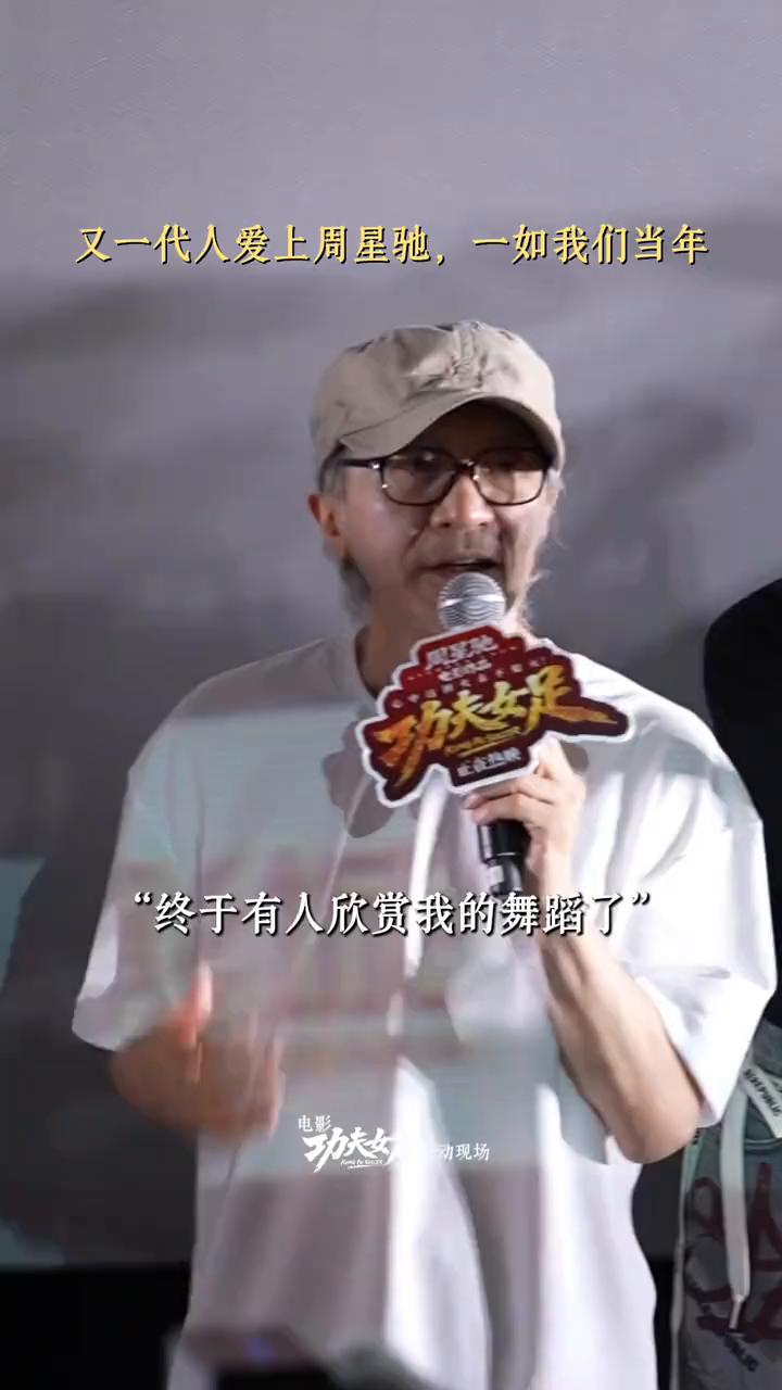 终于有人欣赏我的舞蹈。小朋友已经准备好了，然后我们要不要都一起来？
