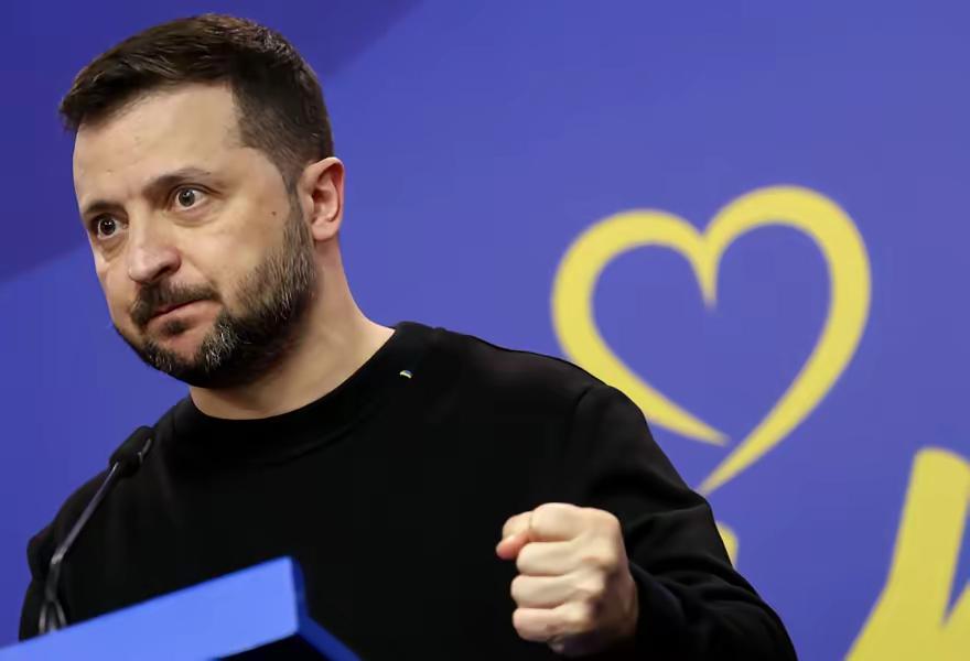 基辅时间4月20日，泽连斯基现身国家电视台直播访谈。他没了以往面对西方媒体的