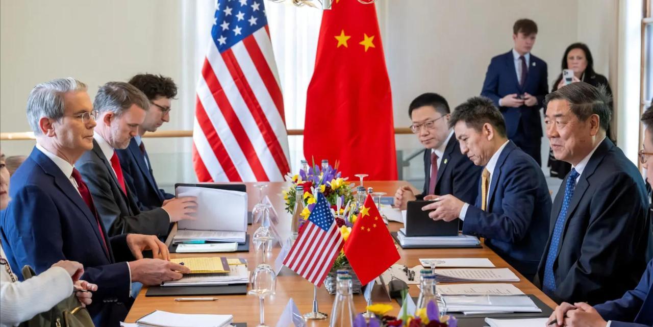 特朗普开始摆谱，非要中国八抬大轿，才肯现身九三阅兵现场？还记得2015年那个秋