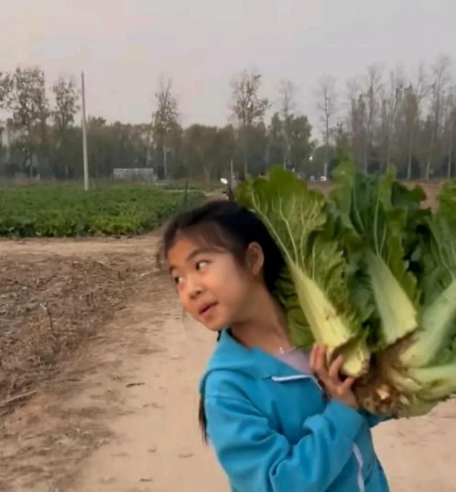 这孩子真接地气！以为明星的孩子都是娇气的毕竟父母都有经济能力可是小醒