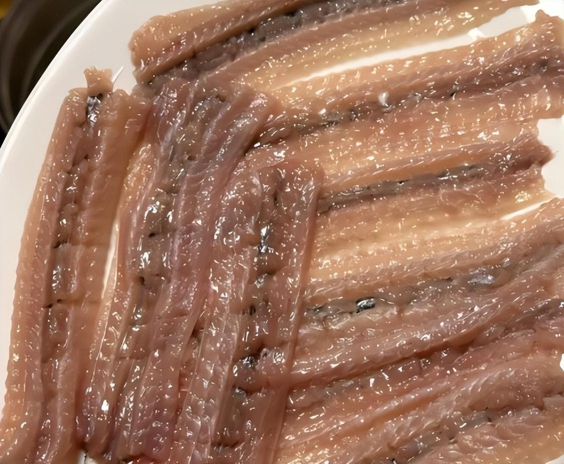 惊魂蛇肉火锅！！！！！一场致命“美味”的陷阱！！！！！寒夜，城市一隅，女子小